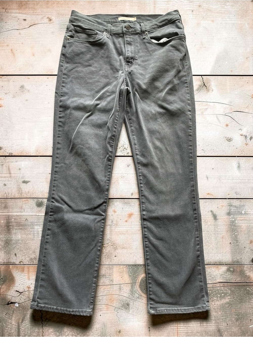 Levi's Women’s Classic Straight Leg Gray Jeans Size 30 (10M)